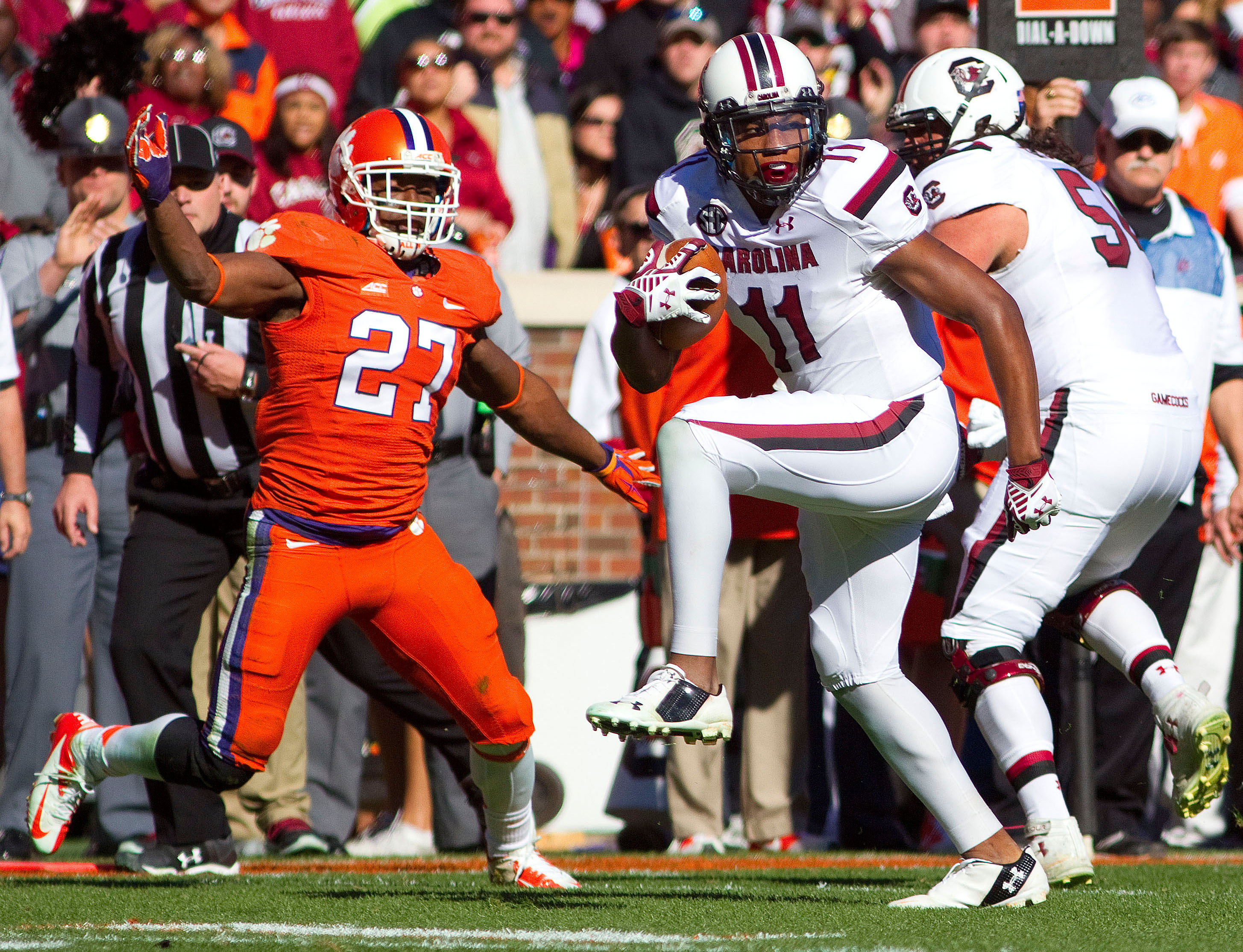 Pass rush, skill positions under microscope in Gamecocks' spring game