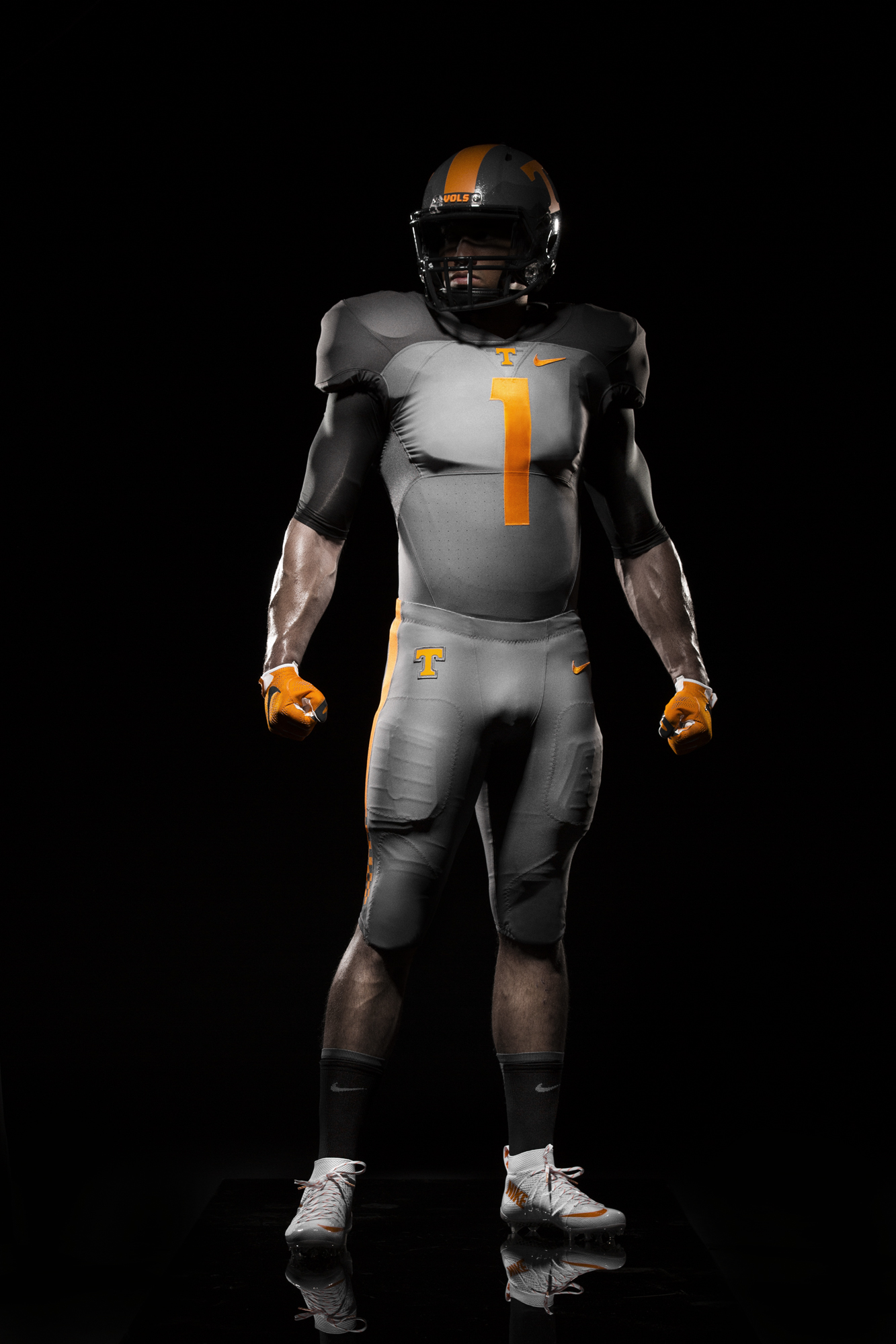 Tennessee Volunteers Unveil “Dark Mode” Black Alternate Uniforms –  SportsLogos.Net News