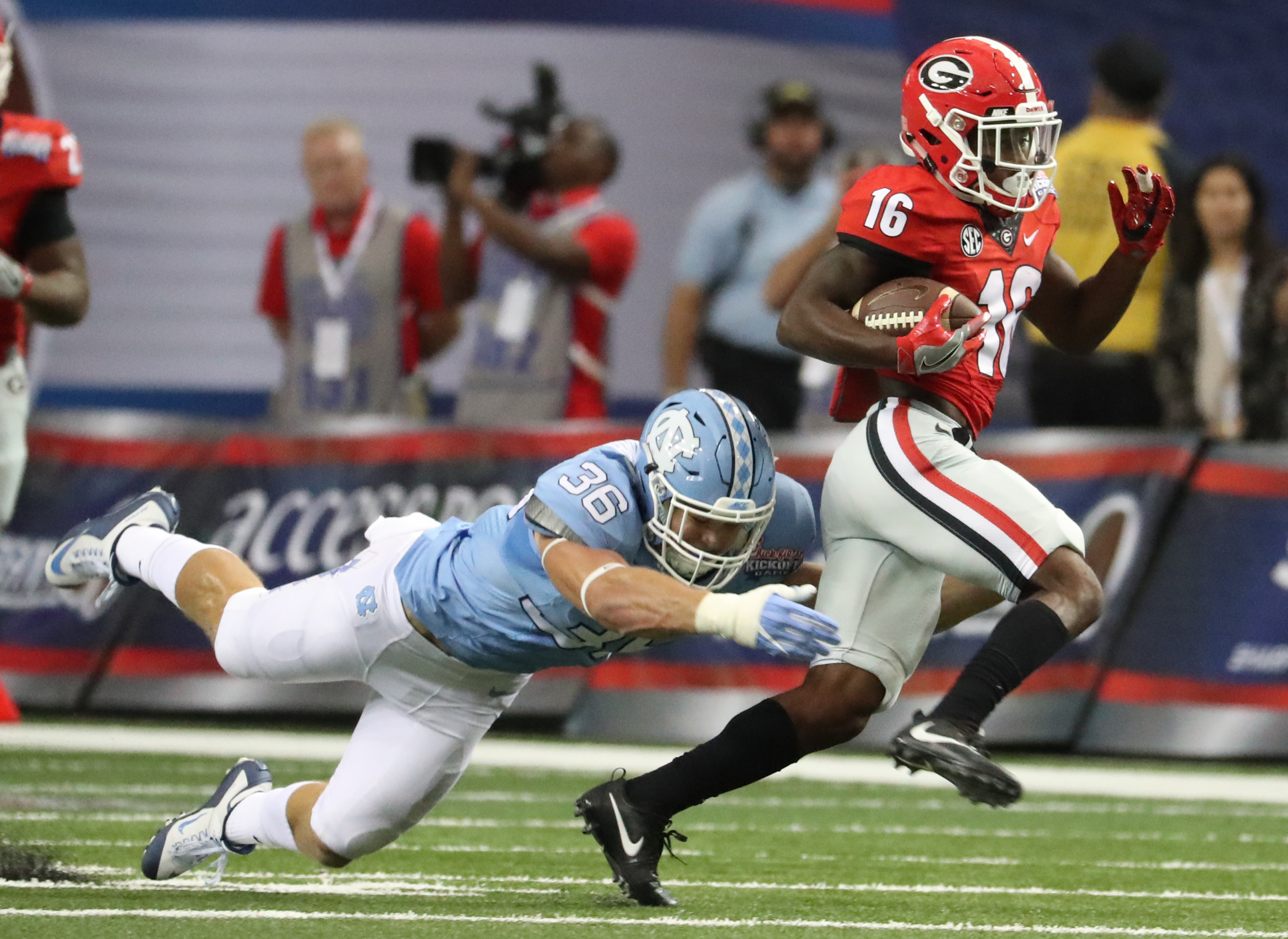 Sep 3, 2016; Atlanta, GA, USA; Georgia Bulldogs wide receiver Isaiah McKenzie (16) runs the ball against North Carolina Tar Heels linebacker Cole Holcomb (36) during the first quarter of the 2016 Chick-Fil-A Kickoff game at Georgia Dome. Mandatory Credit: Jason Getz-USA TODAY Sports