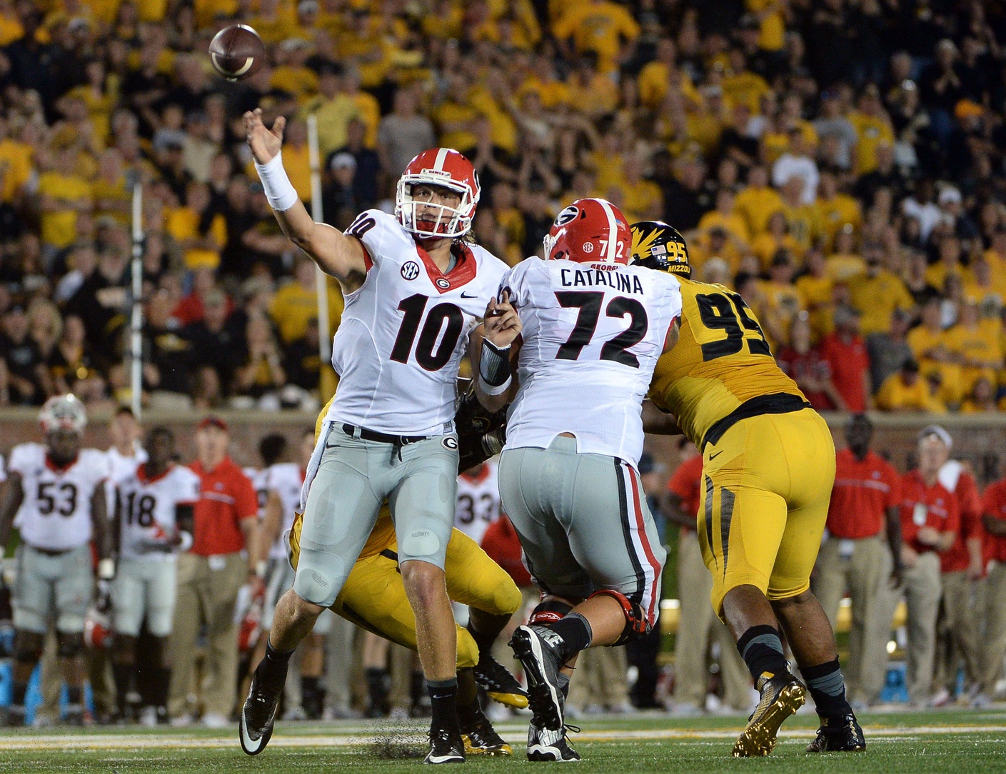 Sep 17, 2016; Columbia, MO, USA; Georgia Bulldogs quarterback Jacob Eason (10) throws a pass against the Missouri Tigers in the second half at Faurot Field. The Bulldogs won 28-27. Mandatory Credit: John Rieger-USA TODAY Sports