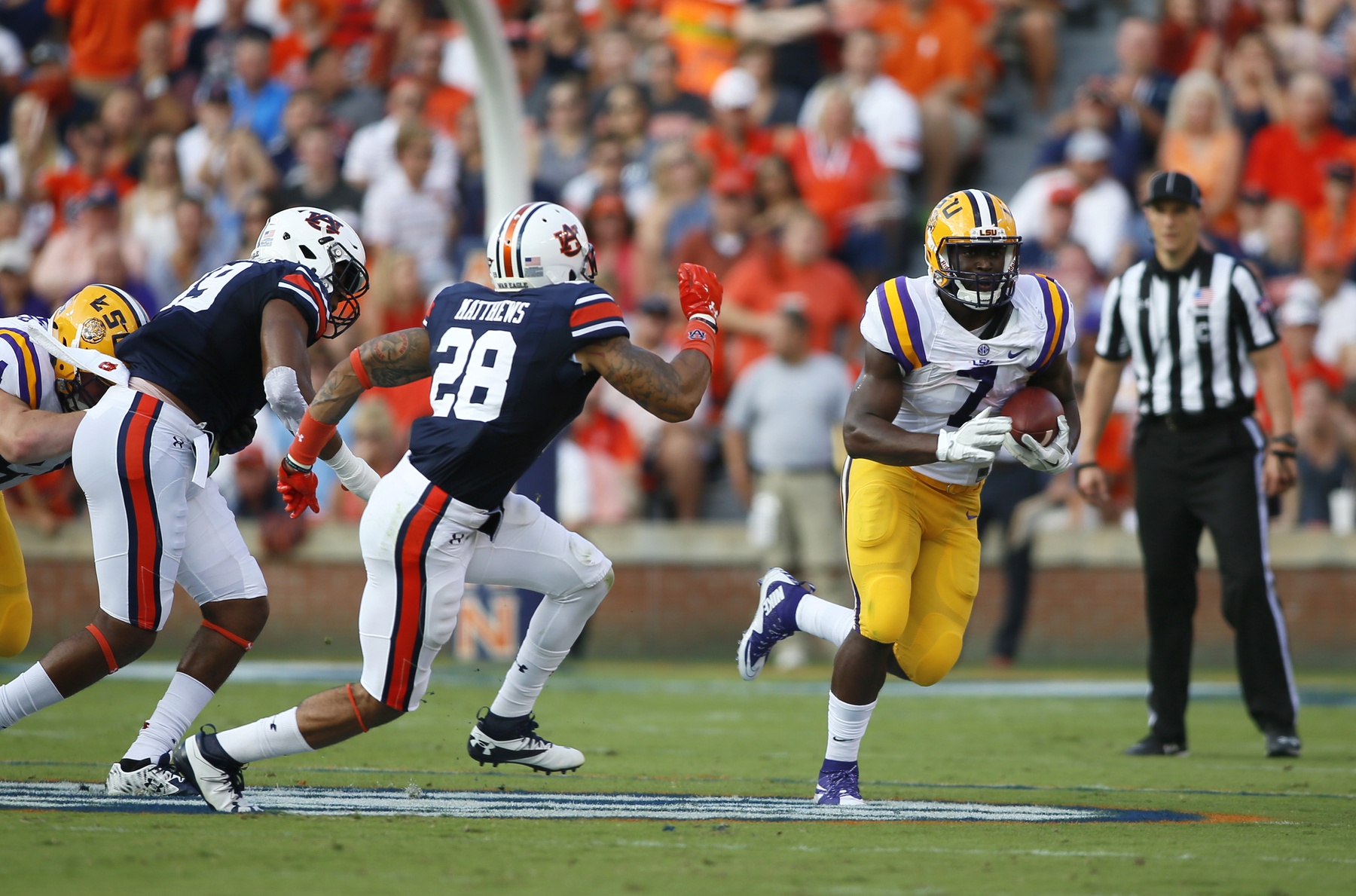 Sep 24, 2016; Auburn, AL, USA; LSU Tigers running back Leonard Fournette (7) carries against the Auburn Tigers during the first quarter at Jordan Hare Stadium. Mandatory Credit: John Reed-USA TODAY Sports