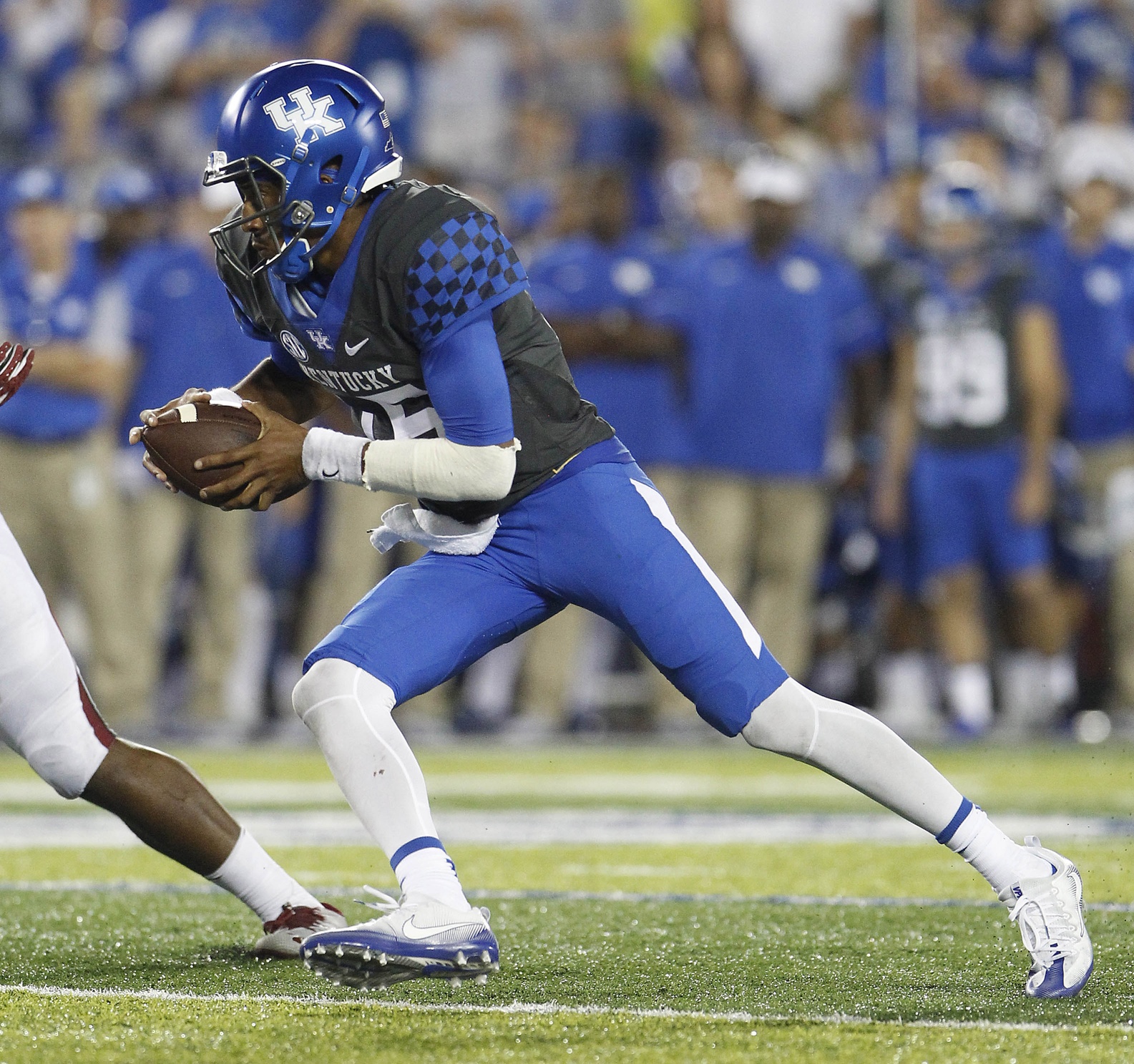 Sep 24, 2016; Lexington, KY, USA; Kentucky Wildcats quarterback Stephen Johnson (15) runs the ball against the South Carolina Gamecocks in the second half at Commonwealth Stadium. Kentucky defeated South Carolina 17-10. Mandatory Credit: Mark Zerof-USA TODAY Sports