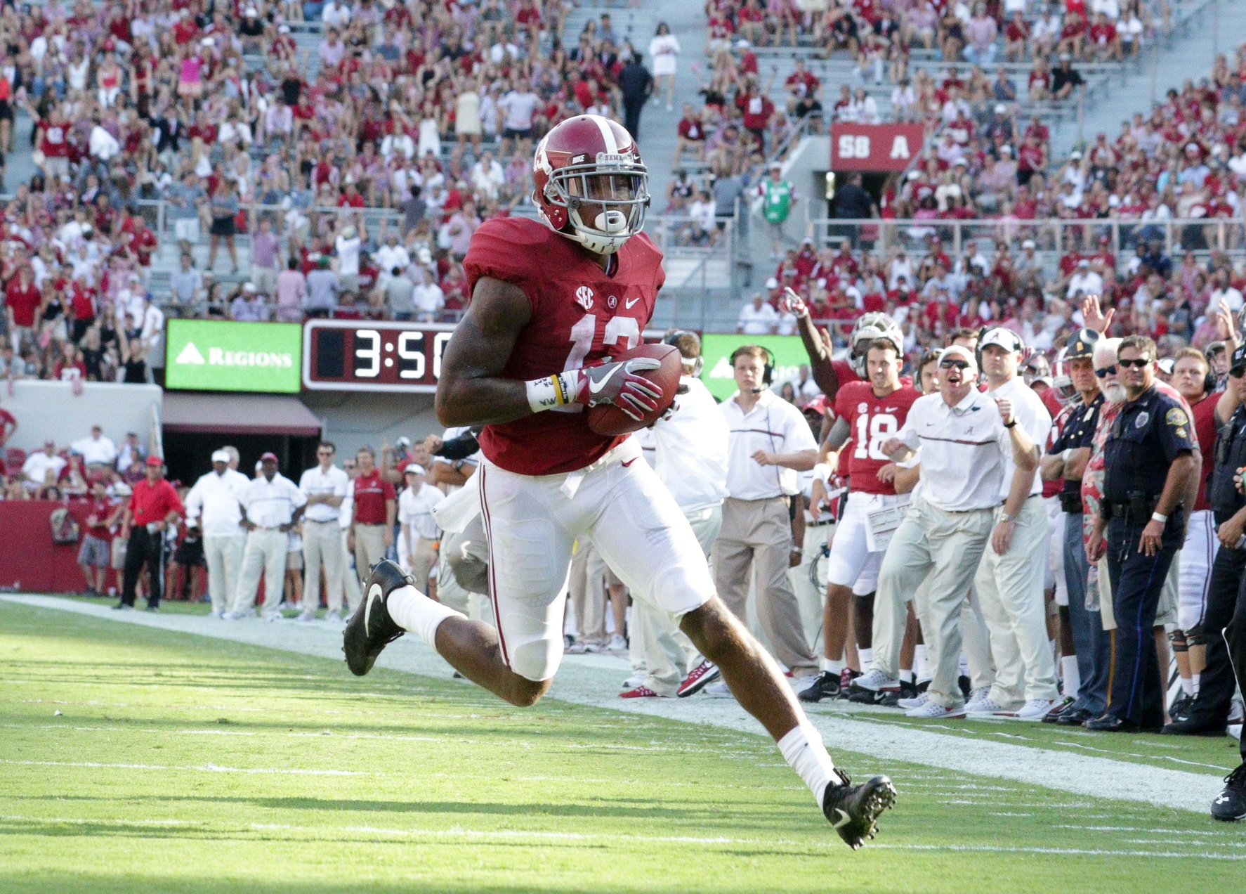 Sep 10, 2016; Tuscaloosa, AL, USA; Alabama Crimson Tide wide receiver ArDarius Stewart (13) carries the ball against Western Kentucky Hilltoppers at Bryant-Denny Stadium. The Tide defeated the Hilltoppers 38-10. Mandatory Credit: Marvin Gentry-USA TODAY Sports