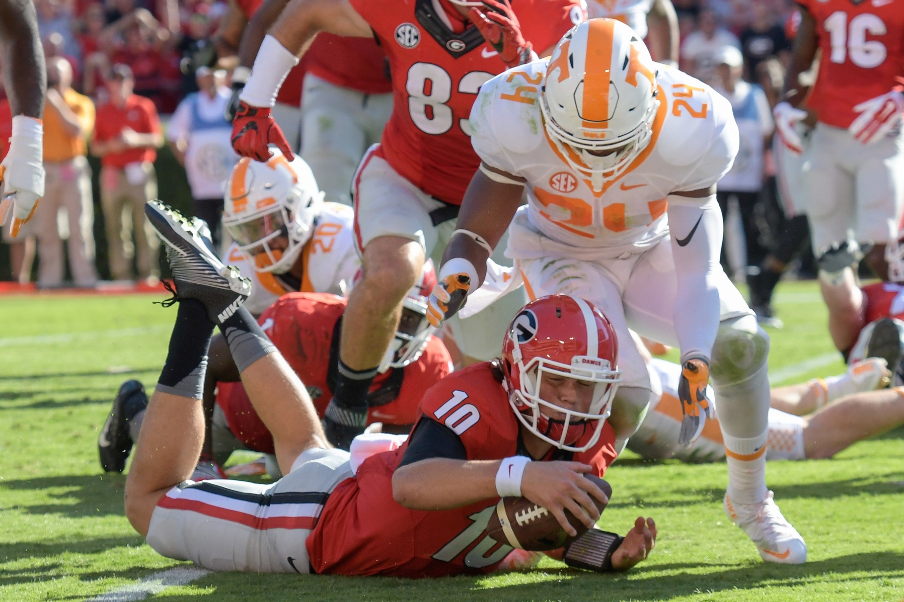 Oct 1, 2016; Athens, GA, USA; Georgia Bulldogs quarterback Jacob Eason (10) recovers a fumble by running back Sony Michel (not shown) for a Georgia touchdown against the Tennessee Volunteers during the second quarter at Sanford Stadium. Mandatory Credit: Dale Zanine-USA TODAY Sports