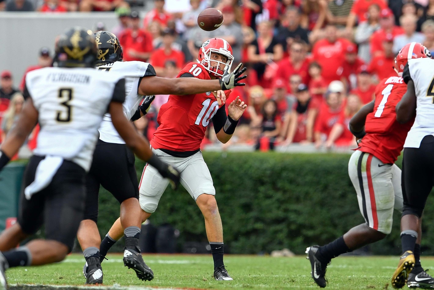 Oct 15, 2016; Athens, GA, USA; Georgia Bulldogs quarterback Jacob Eason (10) passes the ball against the Vanderbilt Commodores during the second half at Sanford Stadium. Vanderbilt defeated Georgia 17-16. Mandatory Credit: Dale Zanine-USA TODAY Sports