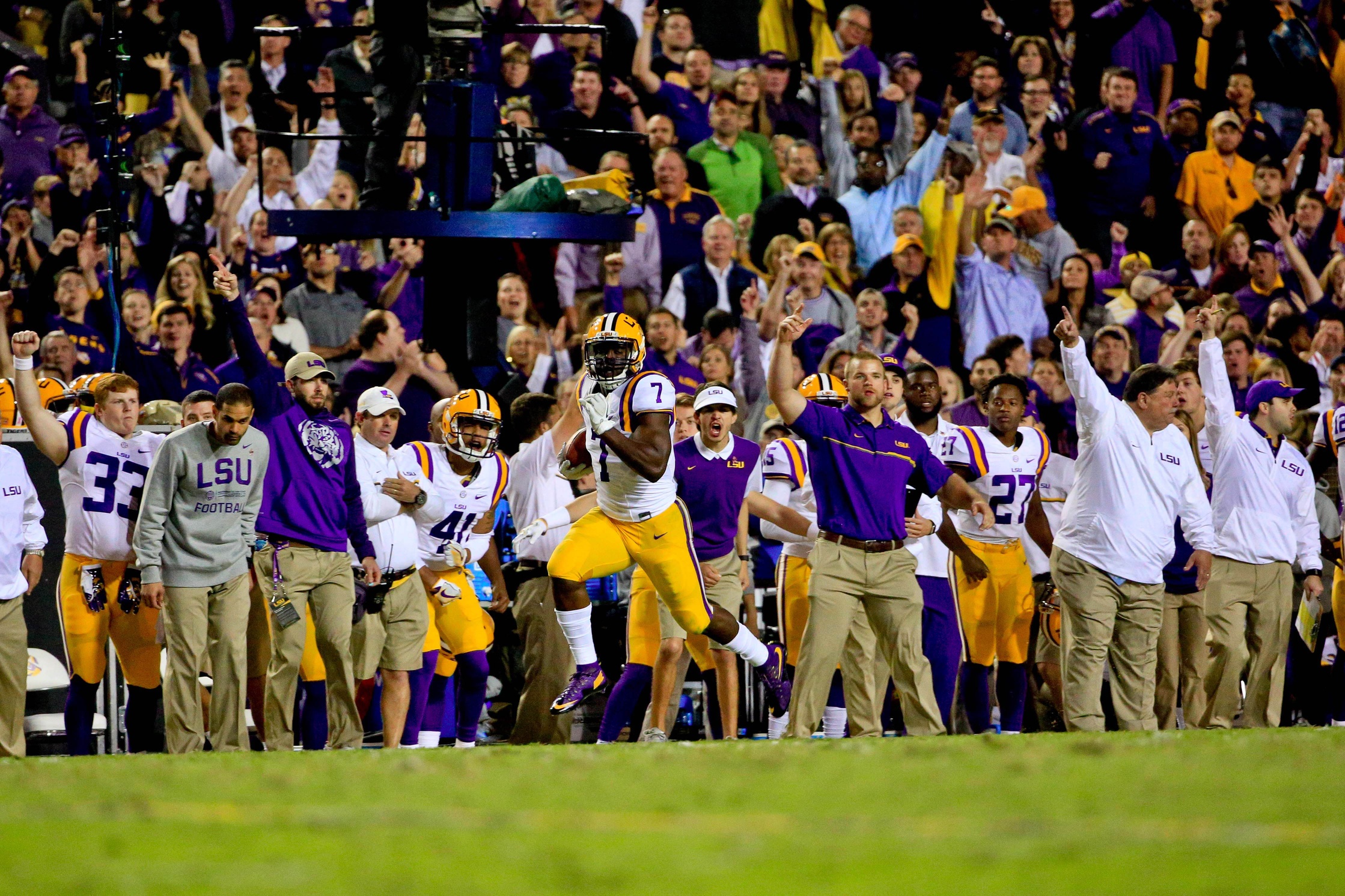 Oct 22, 2016; Baton Rouge, LA, USA; LSU Tigers running back Leonard Fournette (7) breaks loose for a touchdown run against the Mississippi Rebels during the third quarter of a game at Tiger Stadium. Mandatory Credit: Derick E. Hingle-USA TODAY Sports