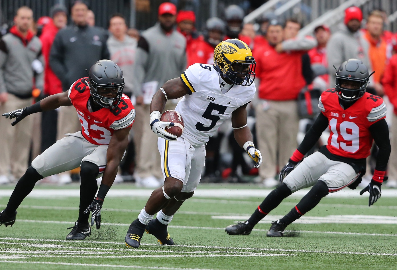 Nov 26, 2016; Columbus, OH, USA; Michigan Wolverines linebacker Jabrill Peppers (5) runs as Ohio State Buckeyes defenders Terry McLaurin (83) and Eric Glover-Williams (19) pursue during the second quarter at Ohio Stadium. Michigan Wolverines lead at half 10-7. Mandatory Credit: Joe Maiorana-USA TODAY Sports