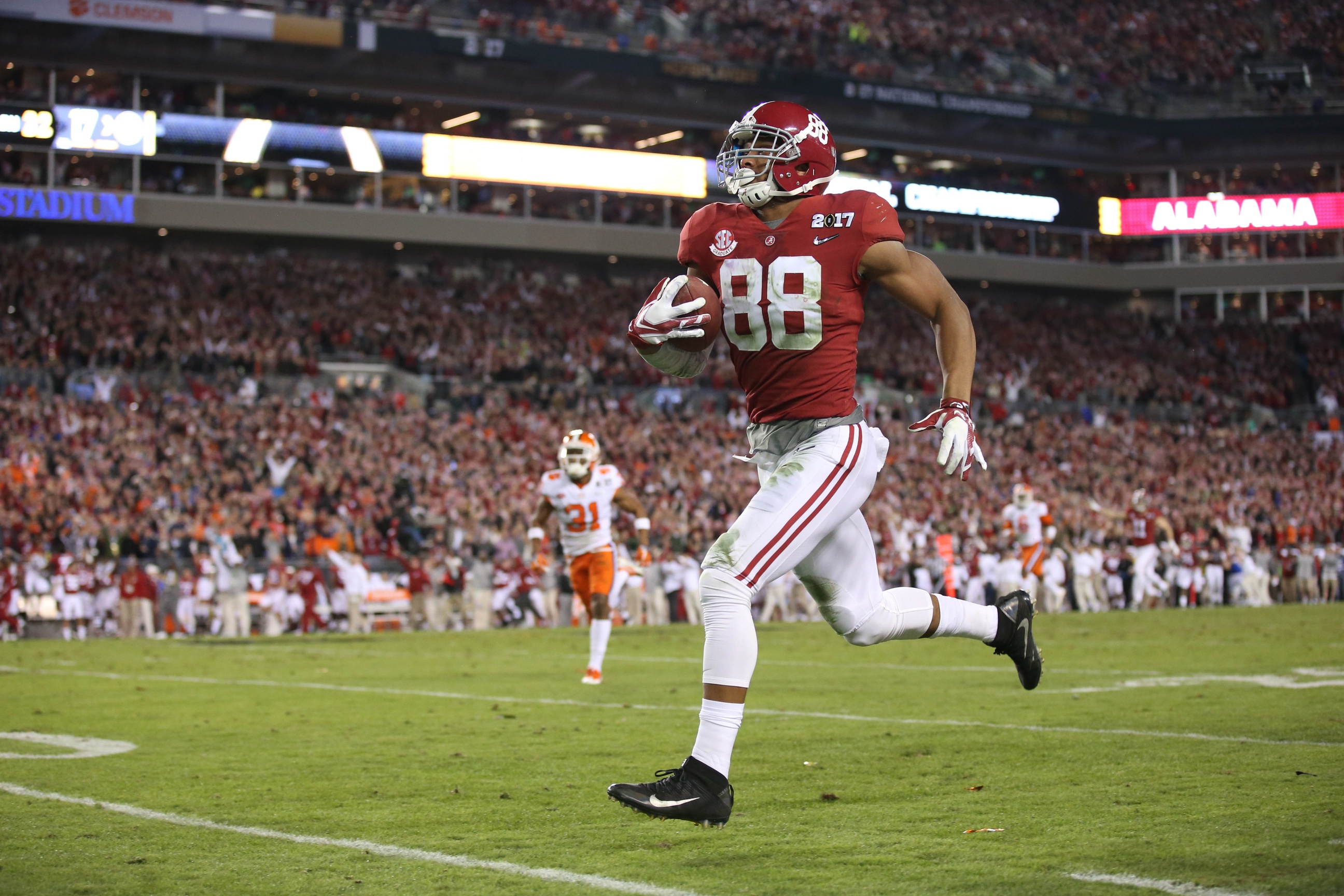Jan 9, 2017; Tampa, FL, USA; Alabama Crimson Tide tight end O.J. Howard (88) catches a 68 yard touchdown pass against the Clemson Tigers during the third quarter in the 2017 College Football Playoff National Championship Game at Raymond James Stadium. Mandatory Credit: Matthew Emmons-USA TODAY Sports