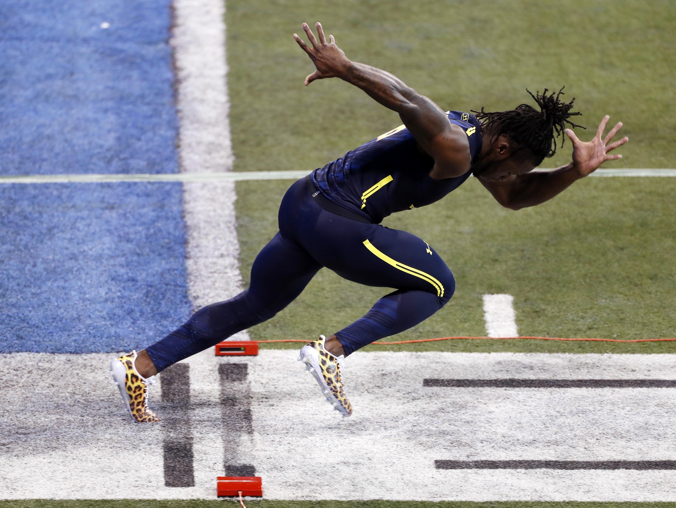 Mar 3, 2017; Indianapolis, IN, USA; Tennessee Volunteers running back Alvin Kamara runs the 40 yard dash during the 2017 NFL Combine at Lucas Oil Stadium. Mandatory Credit: Brian Spurlock-USA TODAY Sports