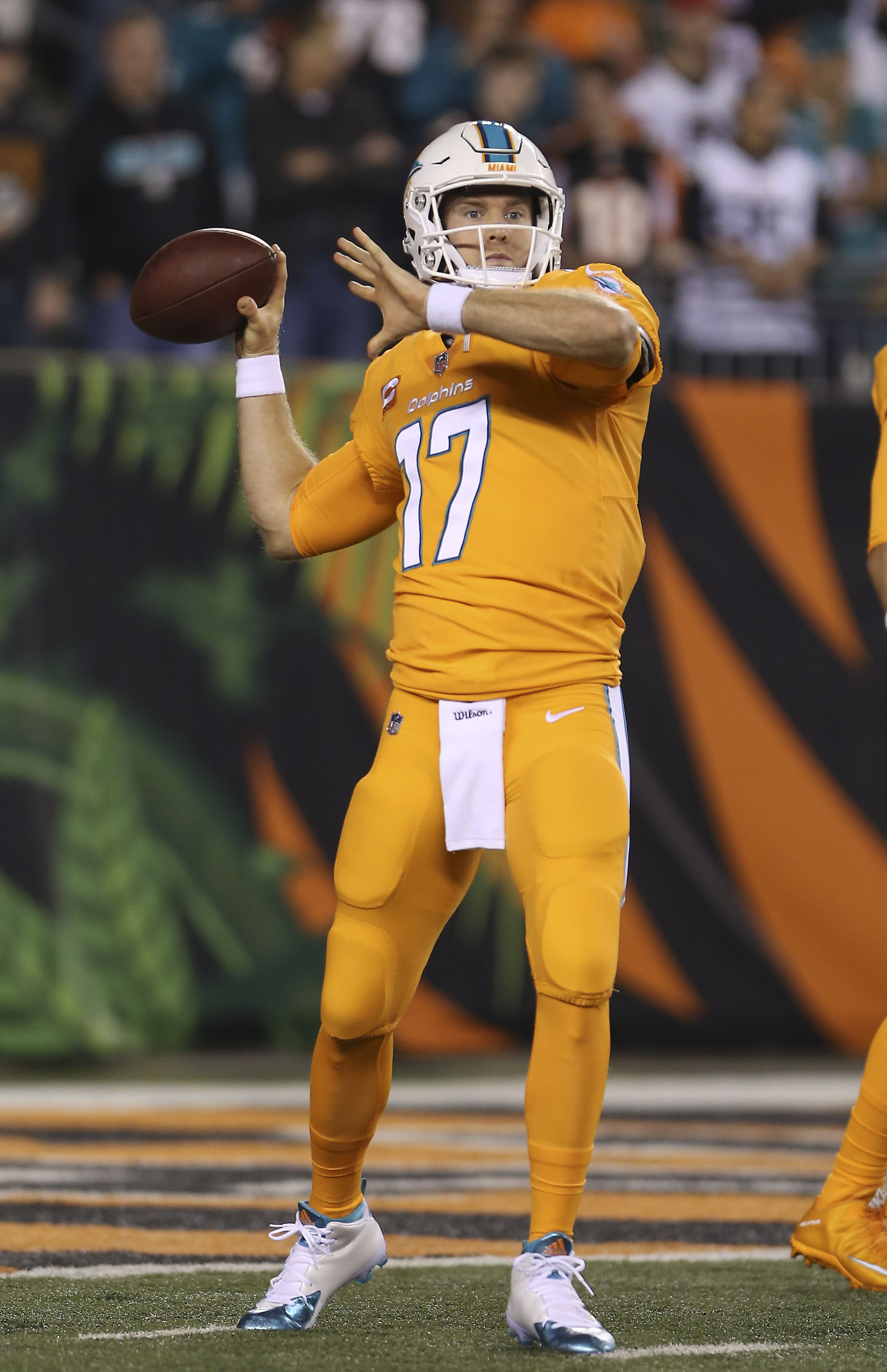 Photo: Miami Dolphins rip off Tennessee's creamsicle look for