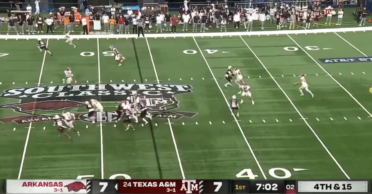 Arkansas punter shows off serious speed on electric fake punt vs. Texas A&M