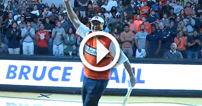 Bruce Pearl dresses as Gus Malzahn