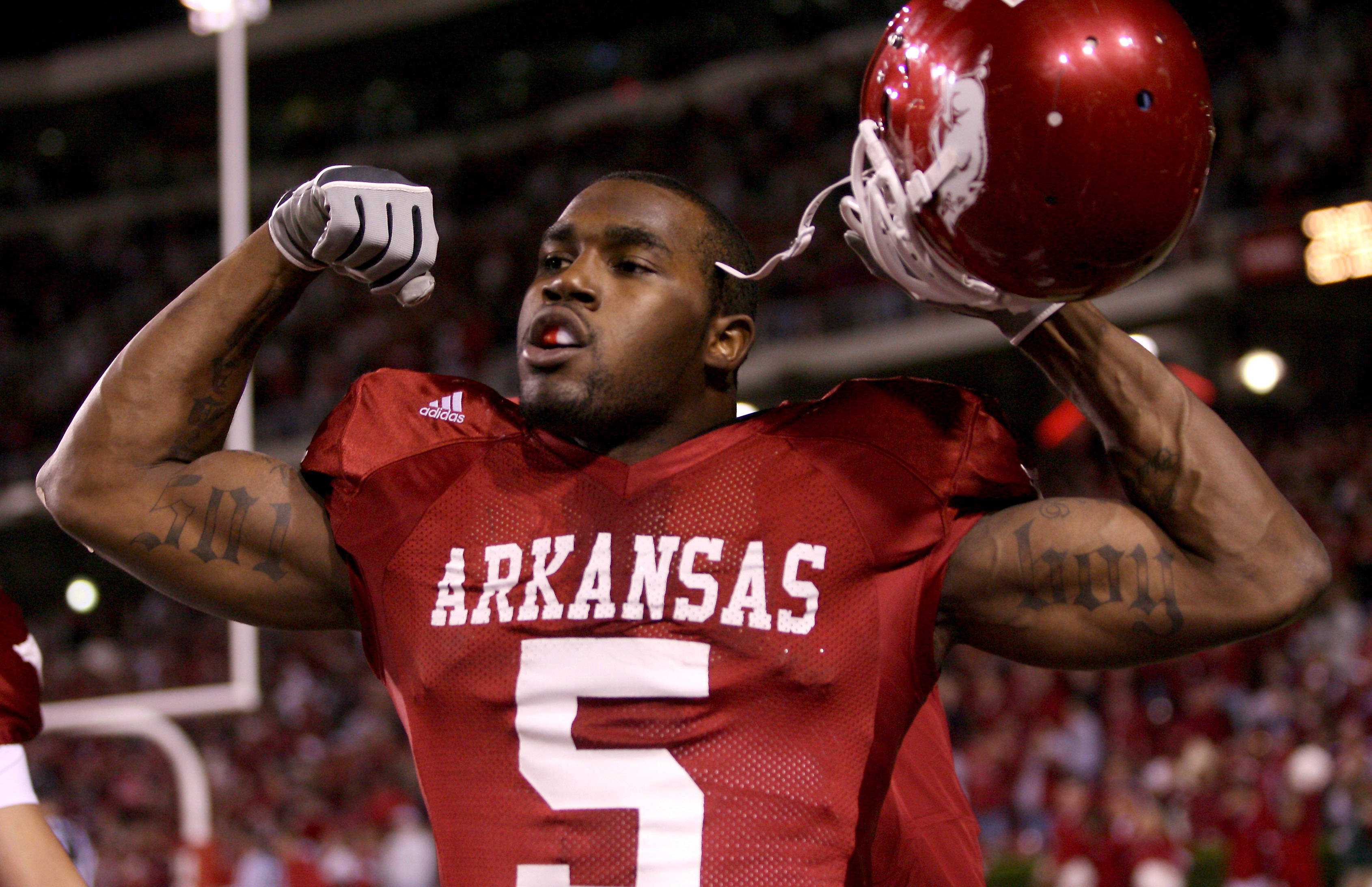 Arkansas' Darren McFadden ran for 1,830 yards in 2007.