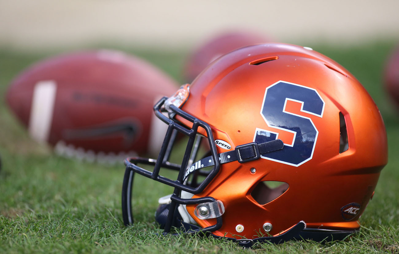 Syracuse converts incredible 'jump pass' fake punt