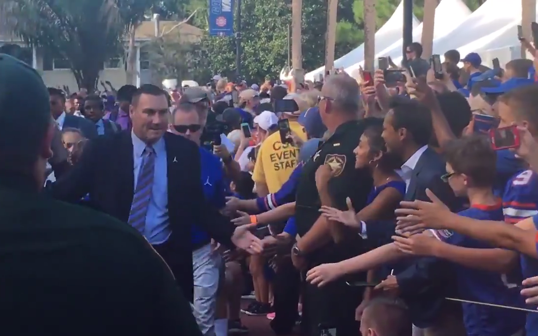 Dan Mullen-Gator Walk-gators-Floida