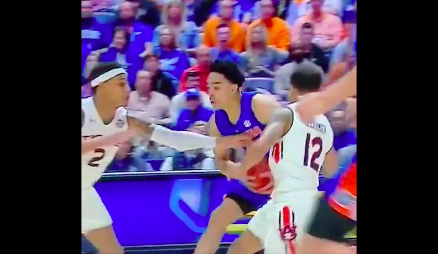 WATCH: Referees decide not to call foul as Florida runs out of time vs ...