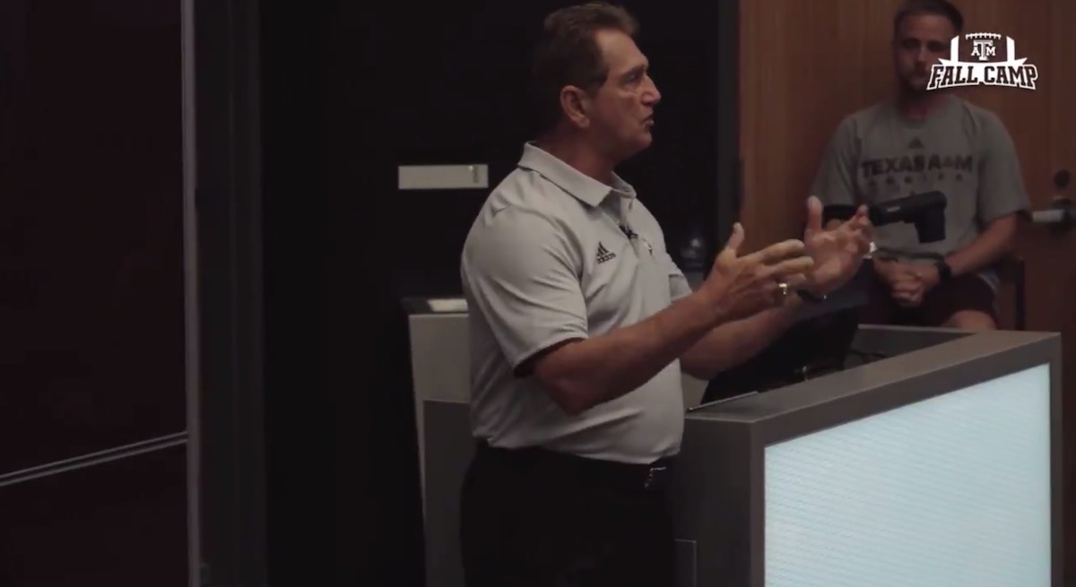 Joe Theismann speaks to Texas A&M football team