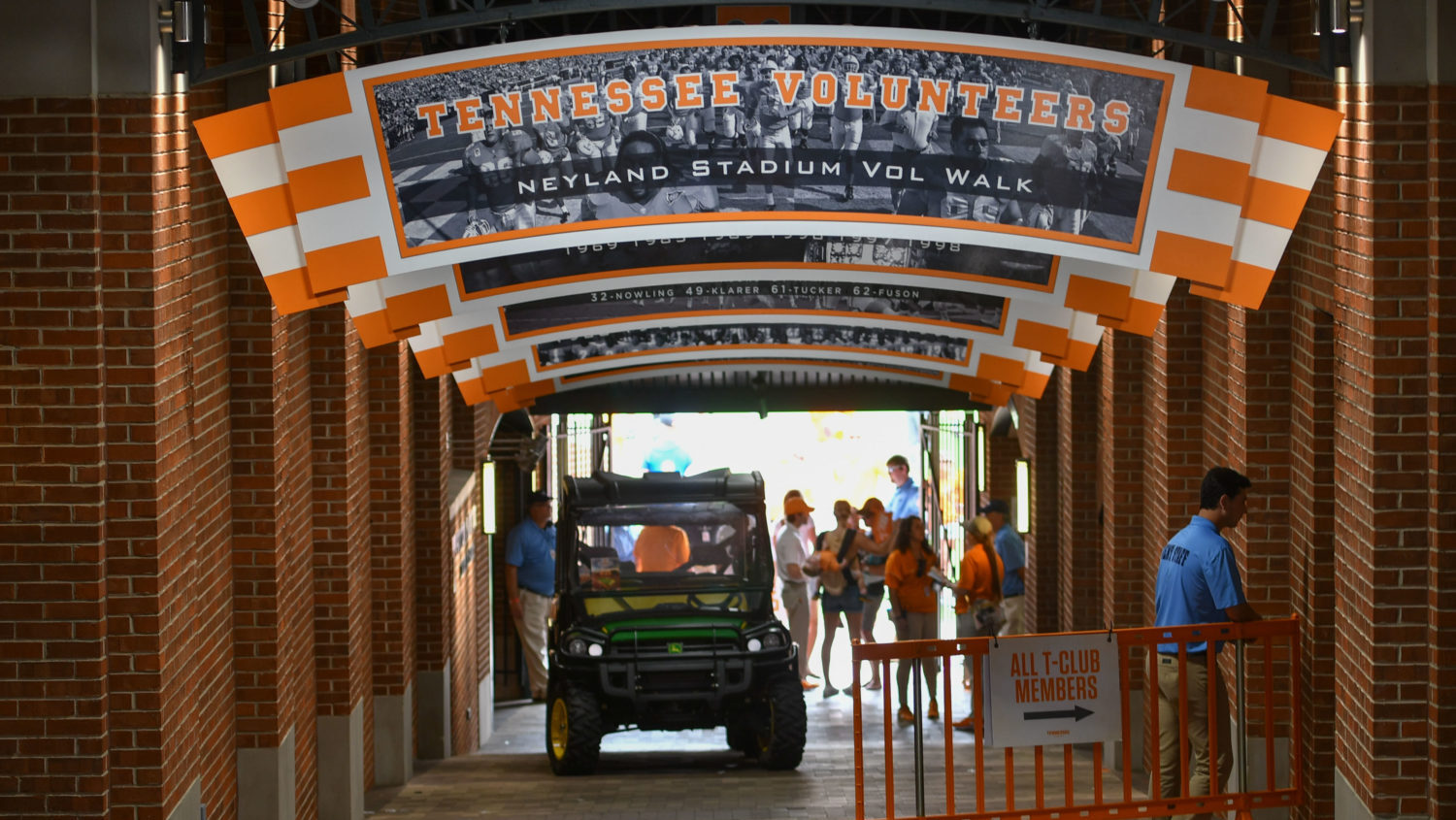 Tennessee unveils 2025 version of Smokey Grey uniforms