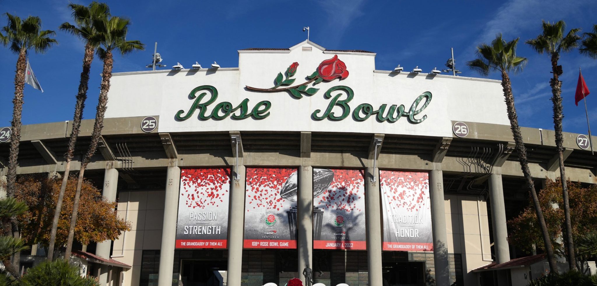 Rose Bowl delivers breathtaking flyover prior to Ohio State-Oregon