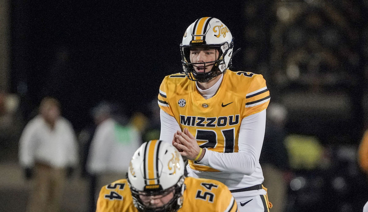 Sam Horn takes the snap.