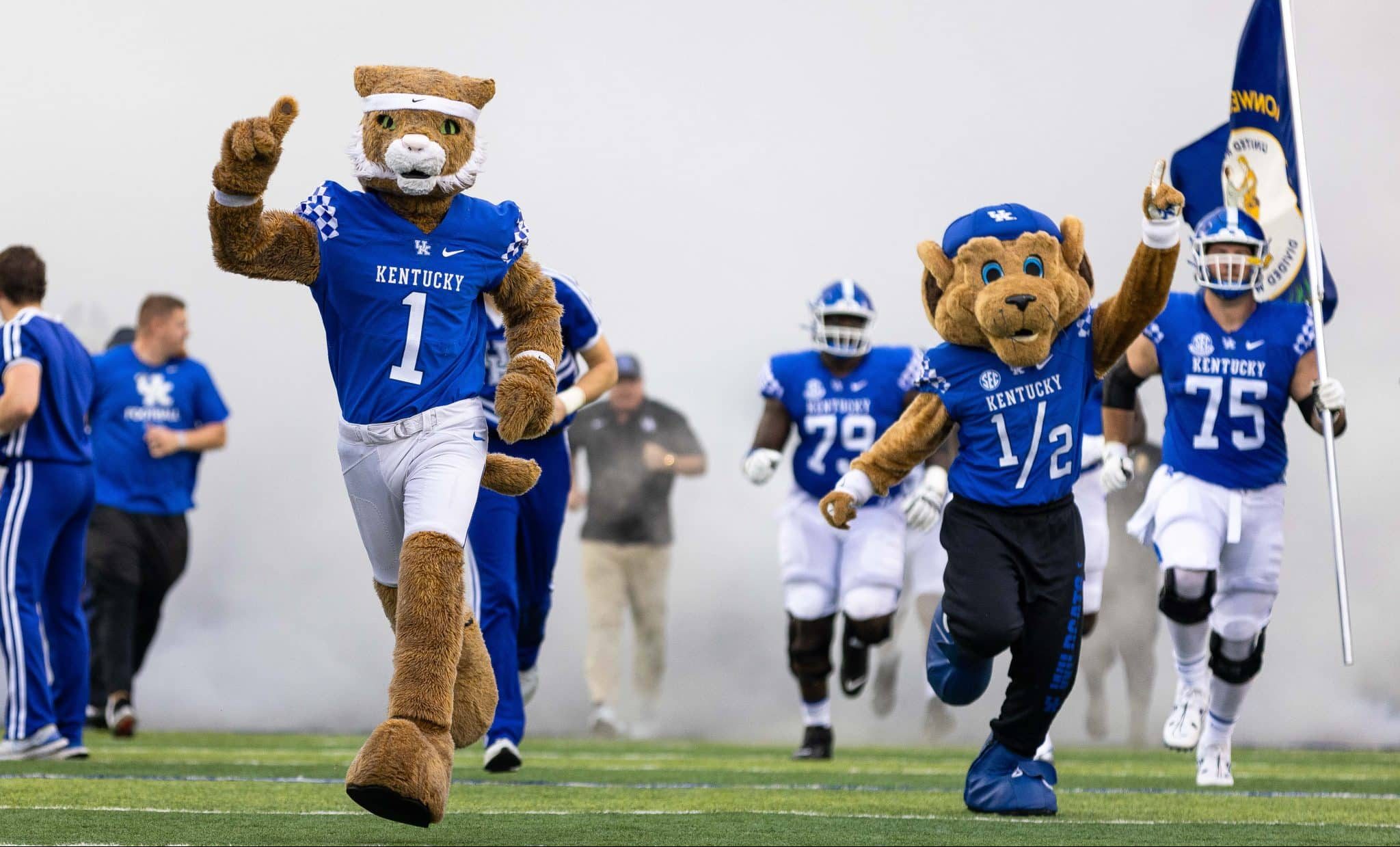 Kentucky lands 2025 commitment from 4-star DL out of Tennessee - Saturday  Down South