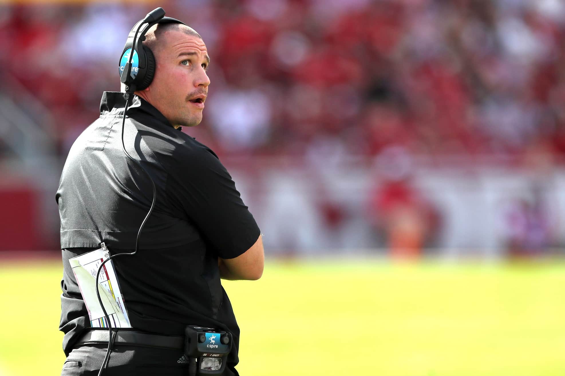 Zach Arnett coaches in a game.