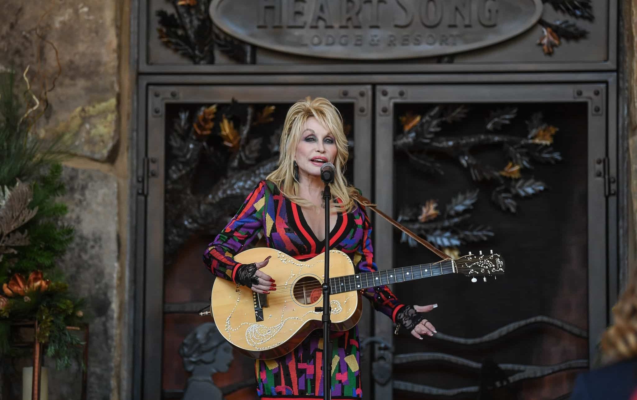 Middle Tennessee unveils jersey patch honoring late Dolly Parton Middle Tennessee unveils jersey patch honoring late Dolly Parton