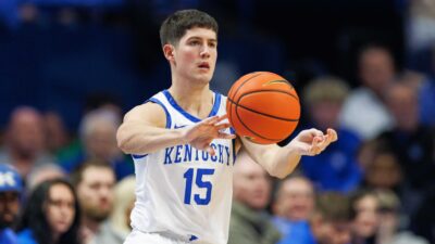 Reed Sheppard playing basketball.