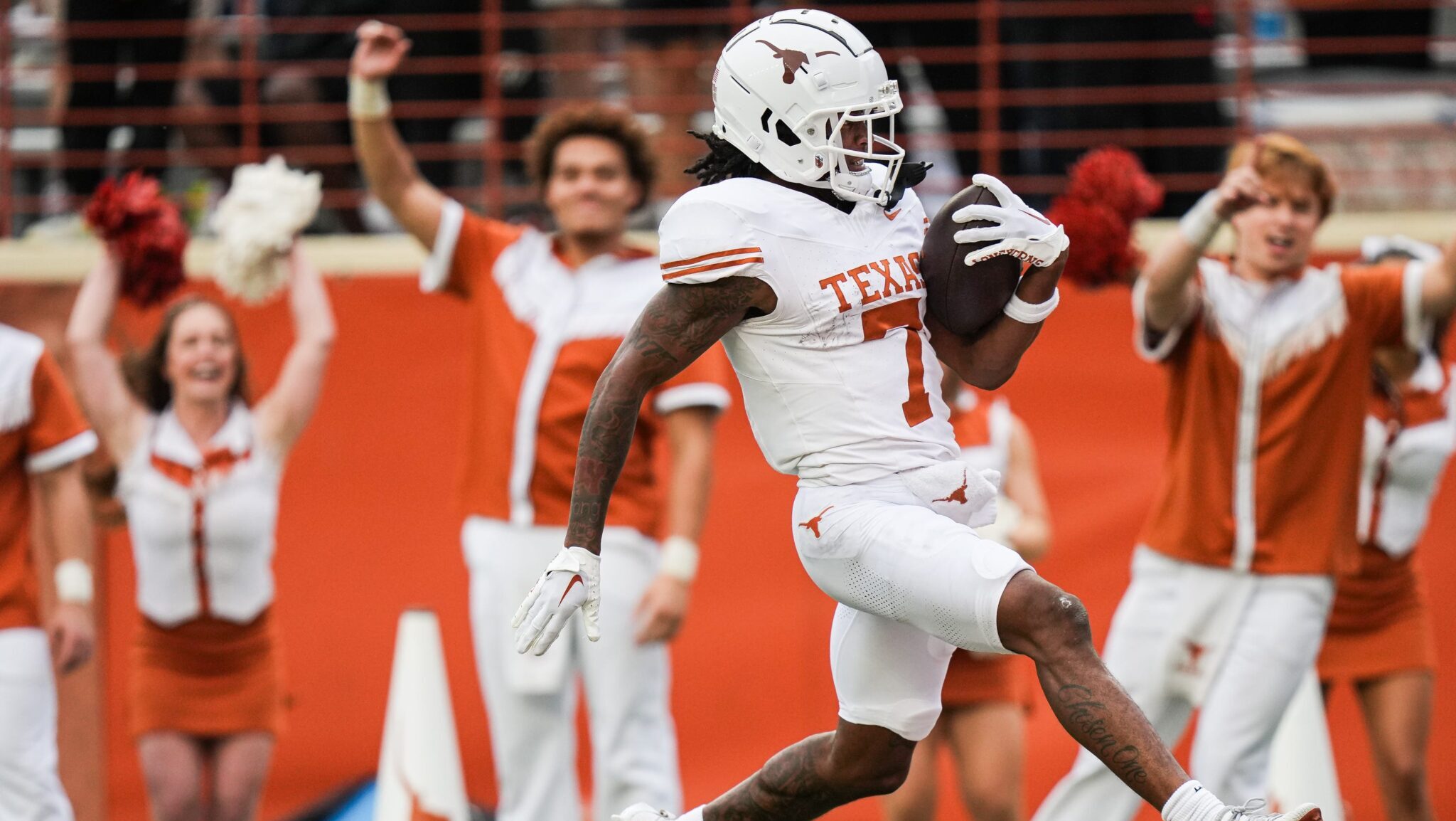 Isaiah Bond, former Texas WR, turns himself in to police