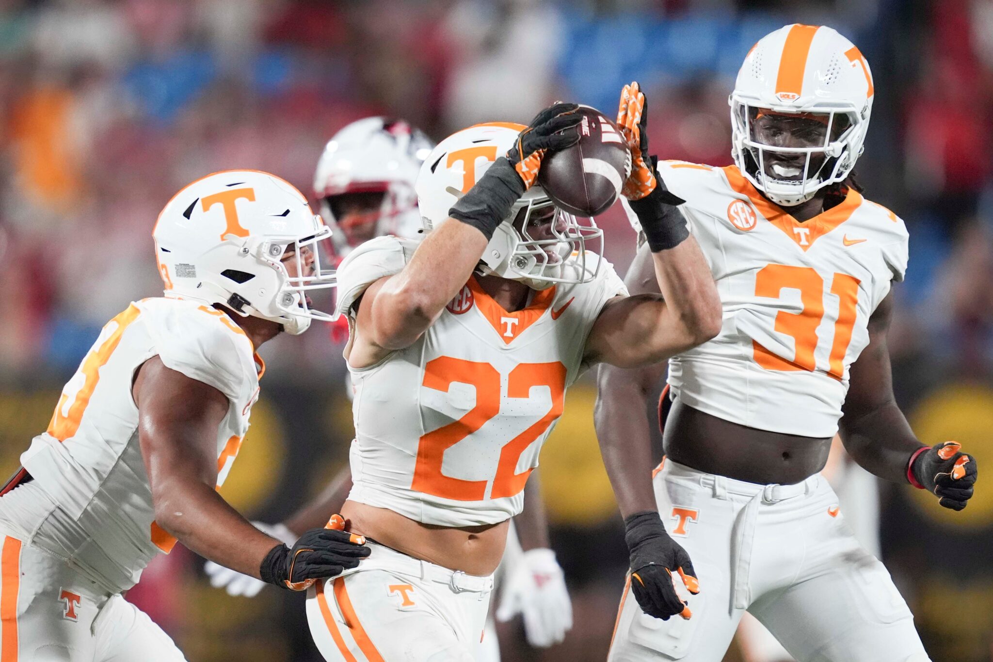 Jeremiah Telander makes highlight INT against Syracuse setting up another Tennessee TD