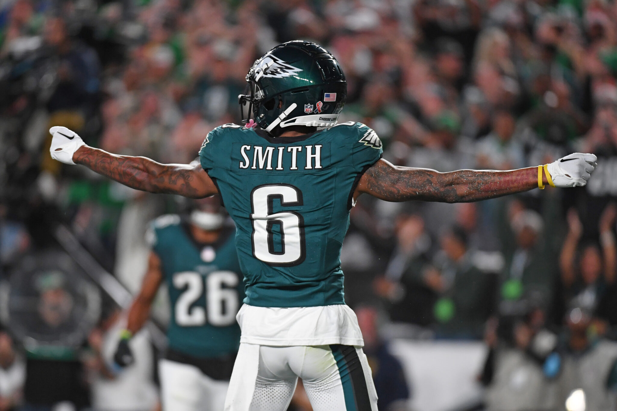 Former Alabama WR DeVonta Smith exits game after scary hit to head vs ...