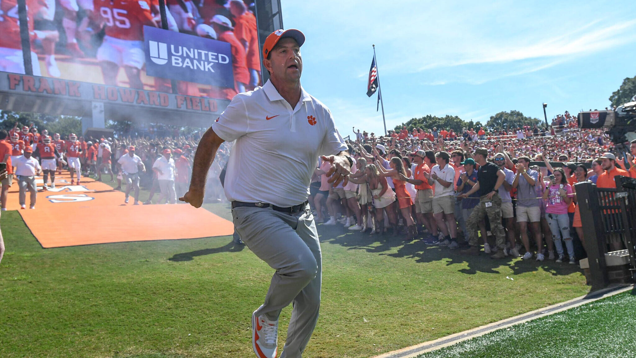 Clemson edges SEC, ACC competition for major North Carolina DL
