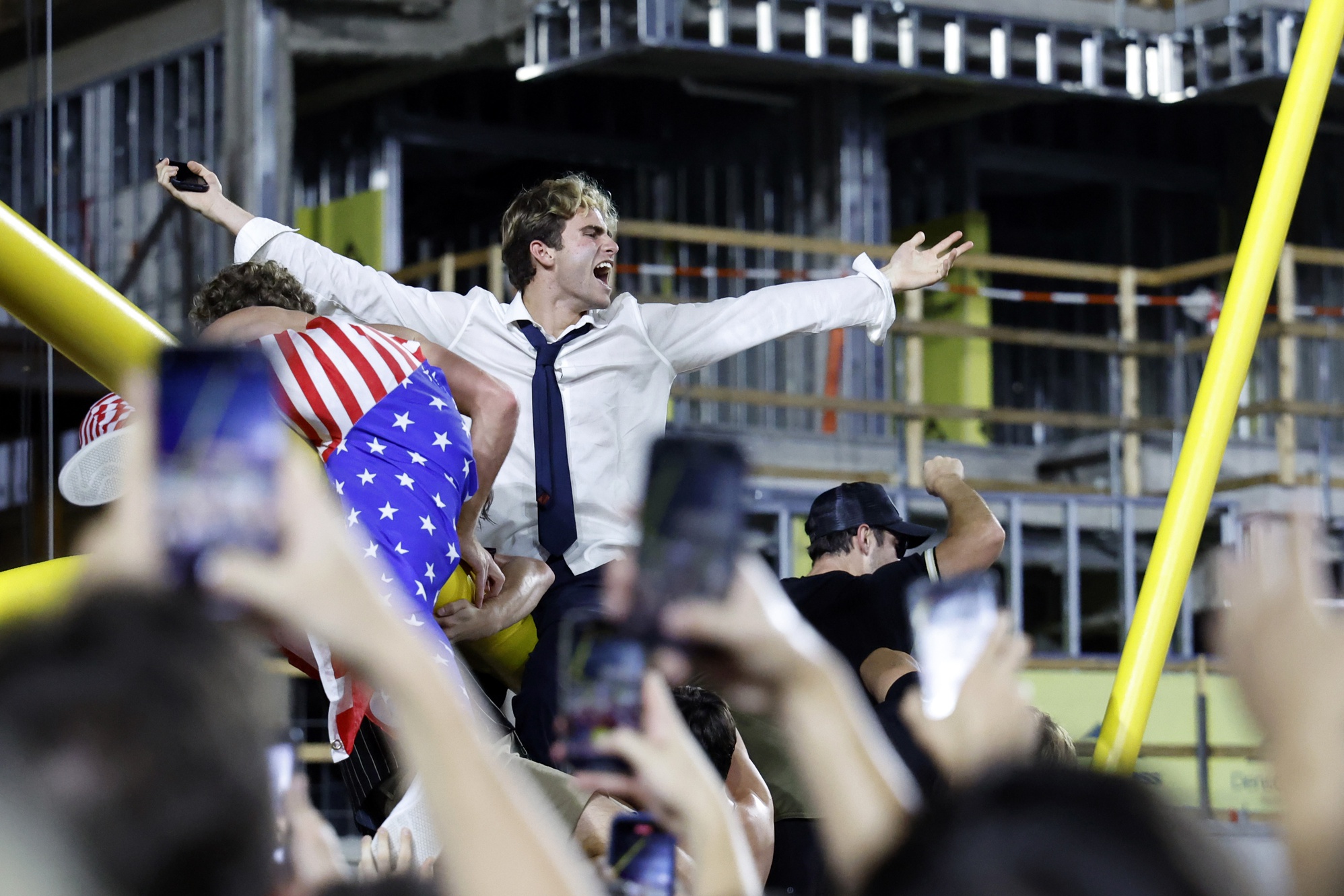 College football fans across the country rejoice as 2025 season opens