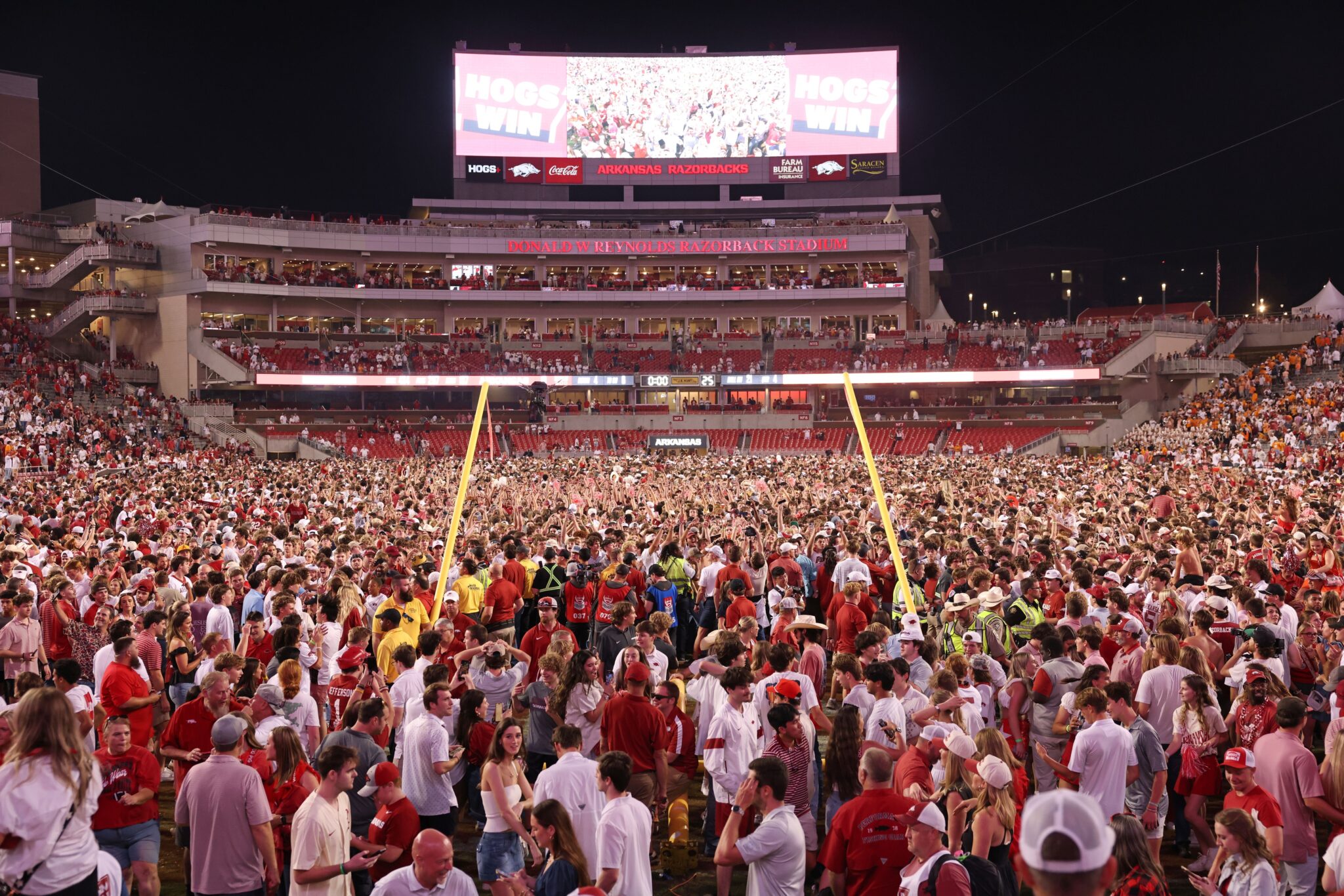 Arkansas announces new field rush policy for 2025 season