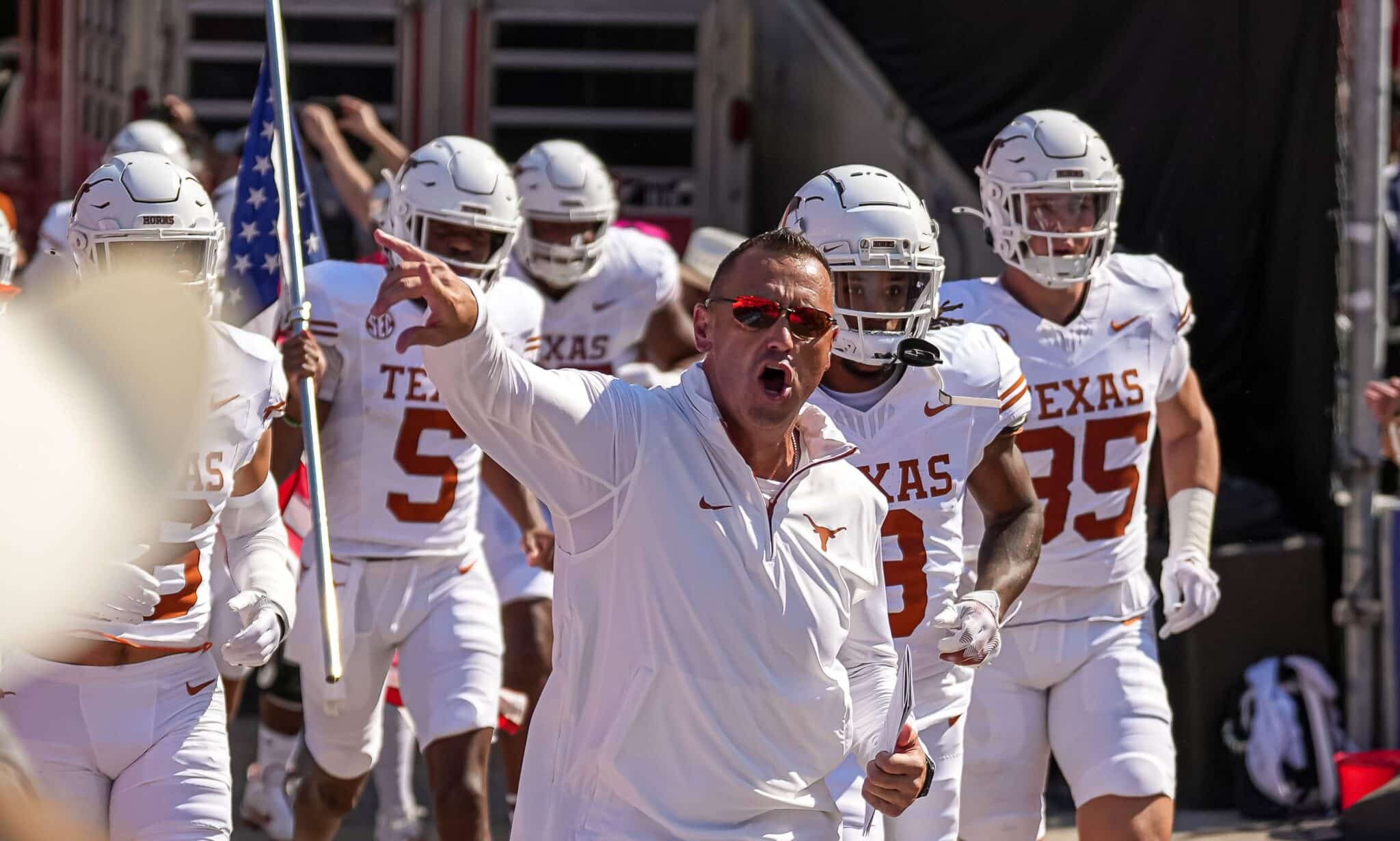 Texas set to host elite DL transfer on recruiting visit, per report
