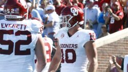 Oklahoma TE Bauer Sharp on the field.