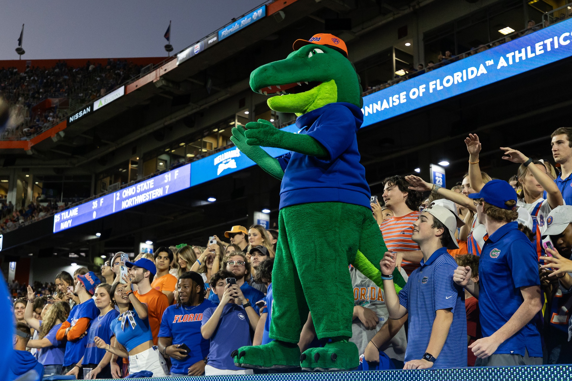 Florida set to hire former team captain for coaching position, per report