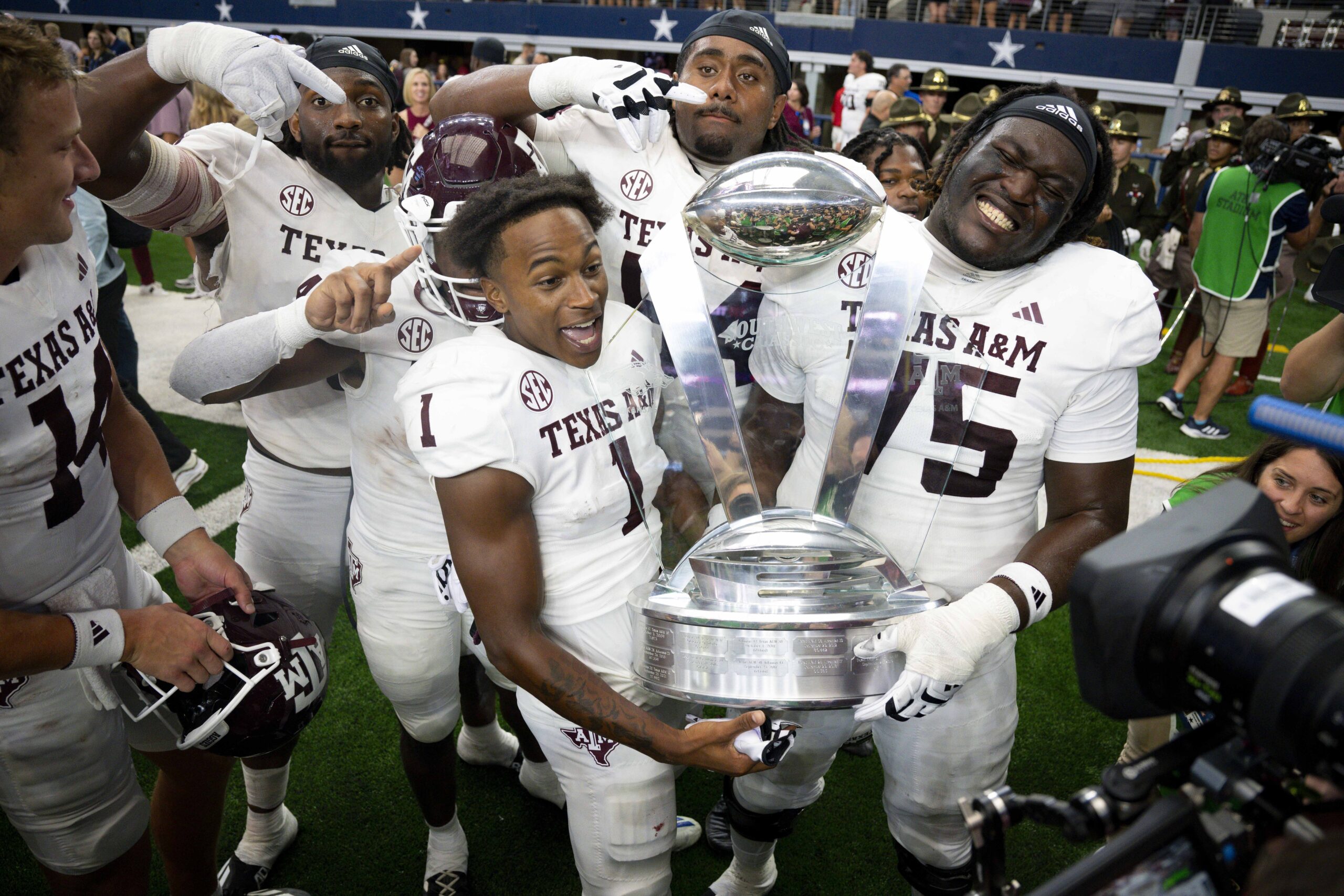 Kam Dewberry, former Texas A&M OL, announces commitment to Alabama