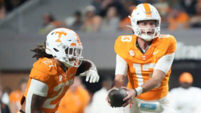Gaston Moore hands the ball off during a Tennessee game in 2024.