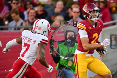 Duce Robinson catches a pass.
