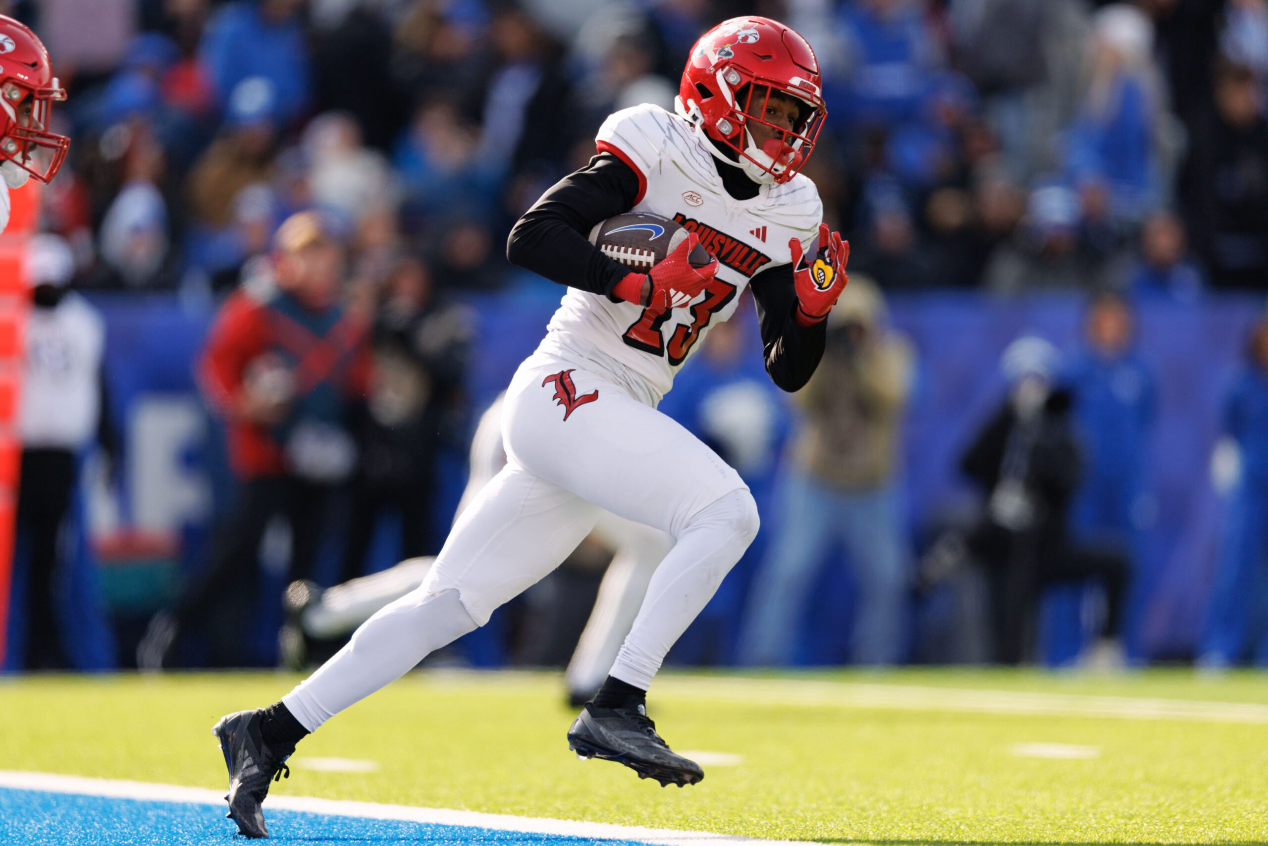 Tahveon Nicholson snags pick-6 to put Louisville on the board against Washington