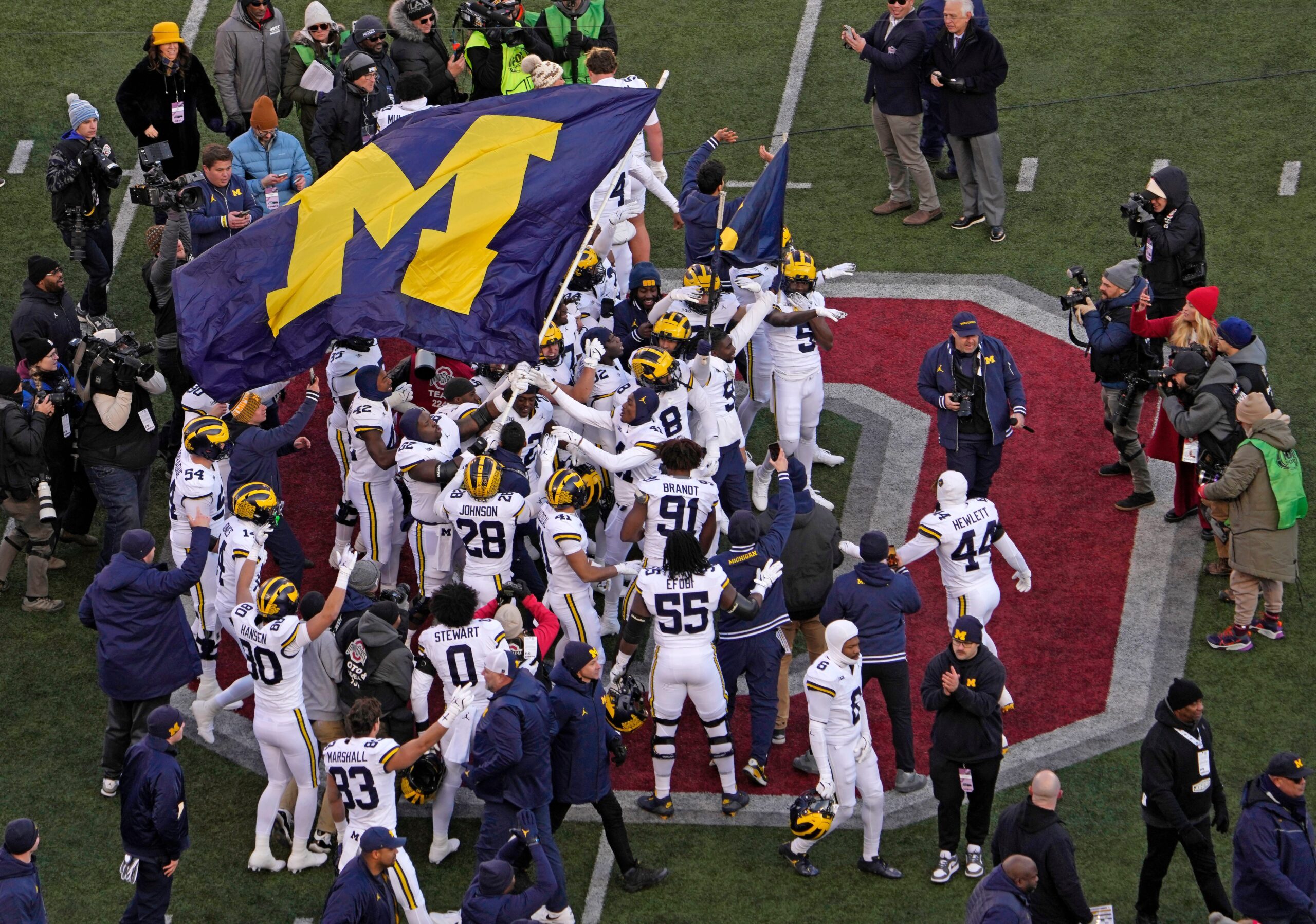 Ohio lawmaker proposes bill to make on-field flag-planting a felony