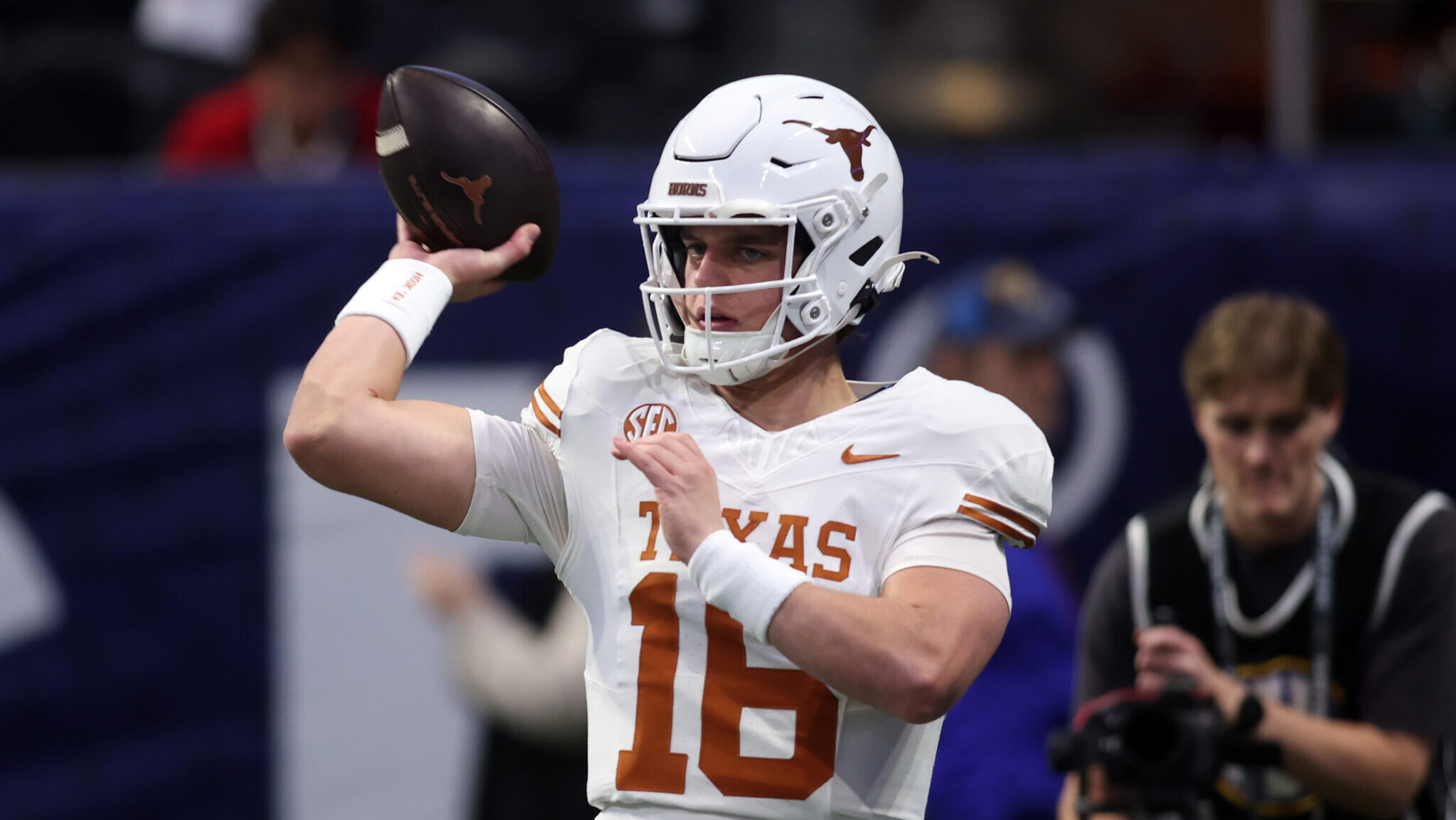 Arch Manning time? Fans call for former 5-star following early Quinn Ewers struggles