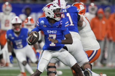 Kevin Jennings gets ready to throw the football against Clemson.