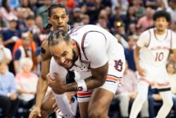 Johni Broome hurt his right shoulder against Georgia State