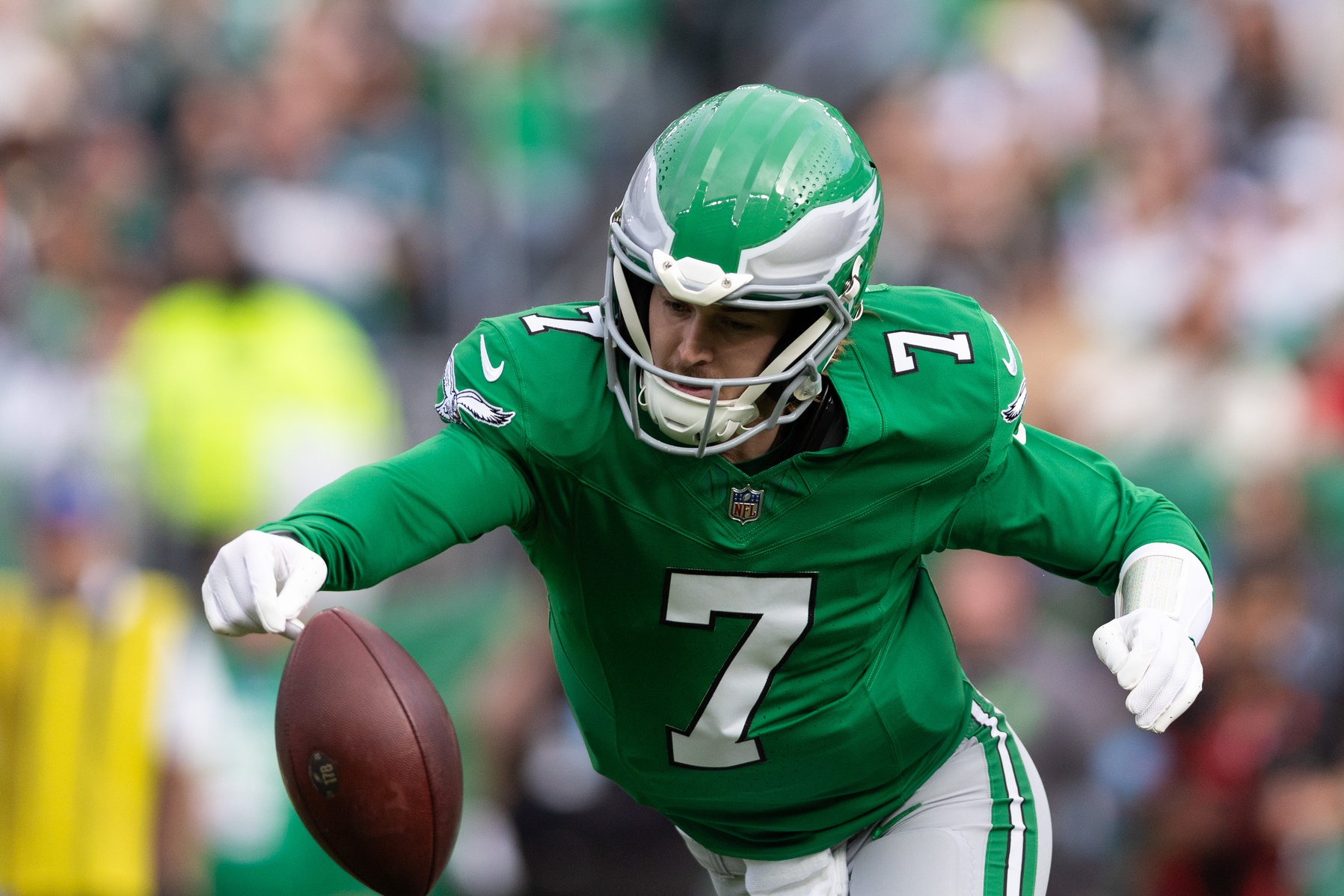 Kenny Pickett trolled online for one of the worst pass attempts you’ll ever see