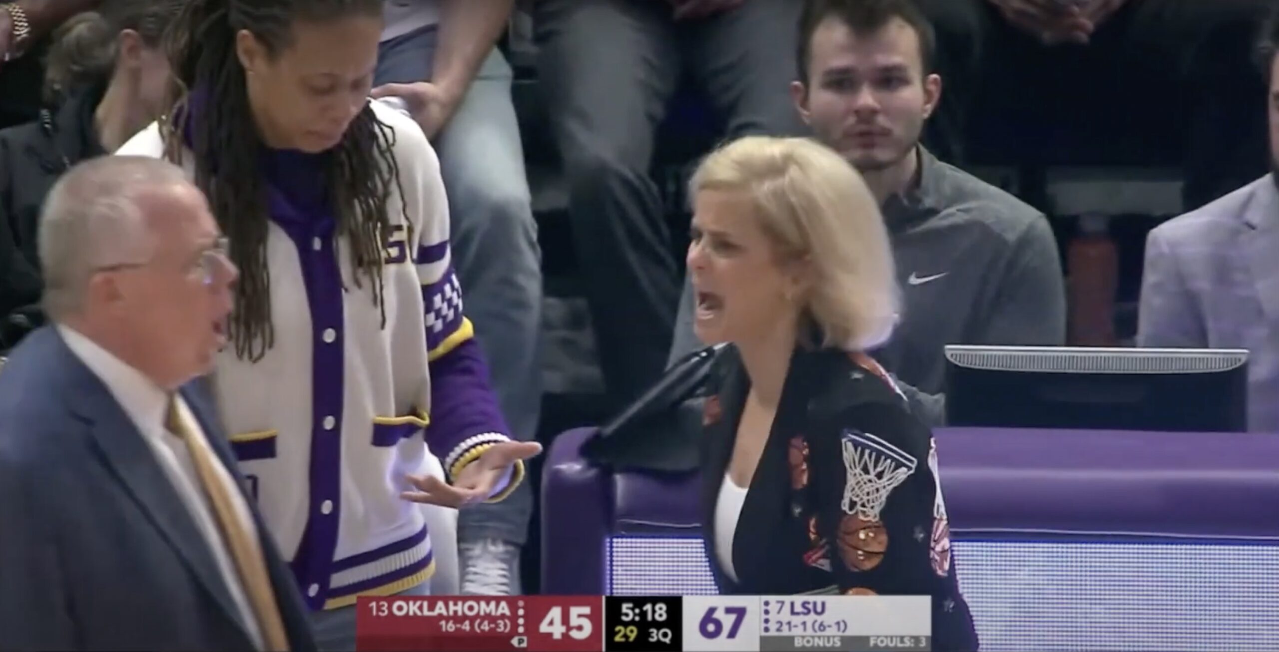 Kim Mulkey slaps clipboard out of Seimone Augustus’ hands, leading to hilarious reaction