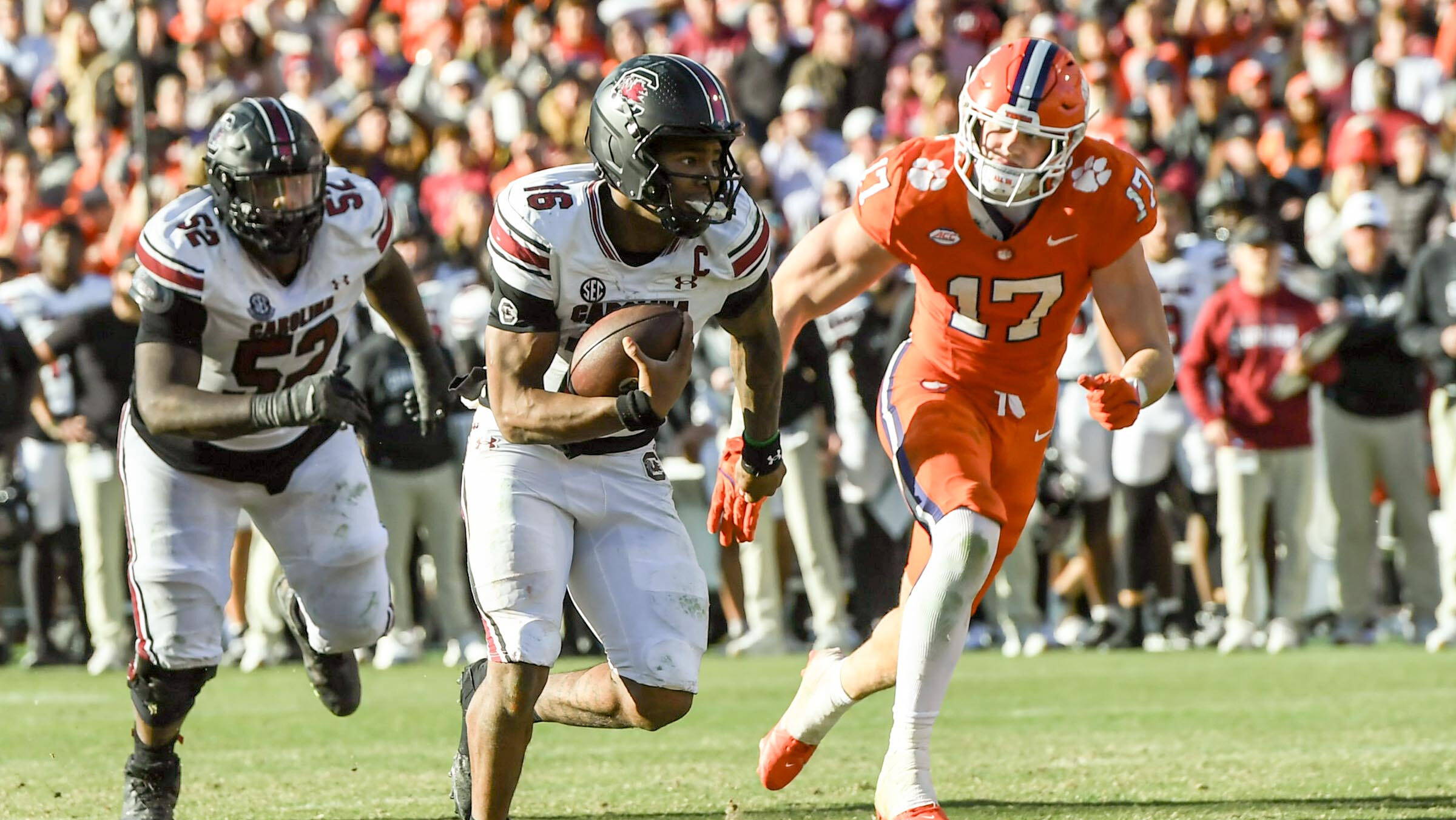 LaNorris Sellers takes home national Offensive Freshman of the Year award