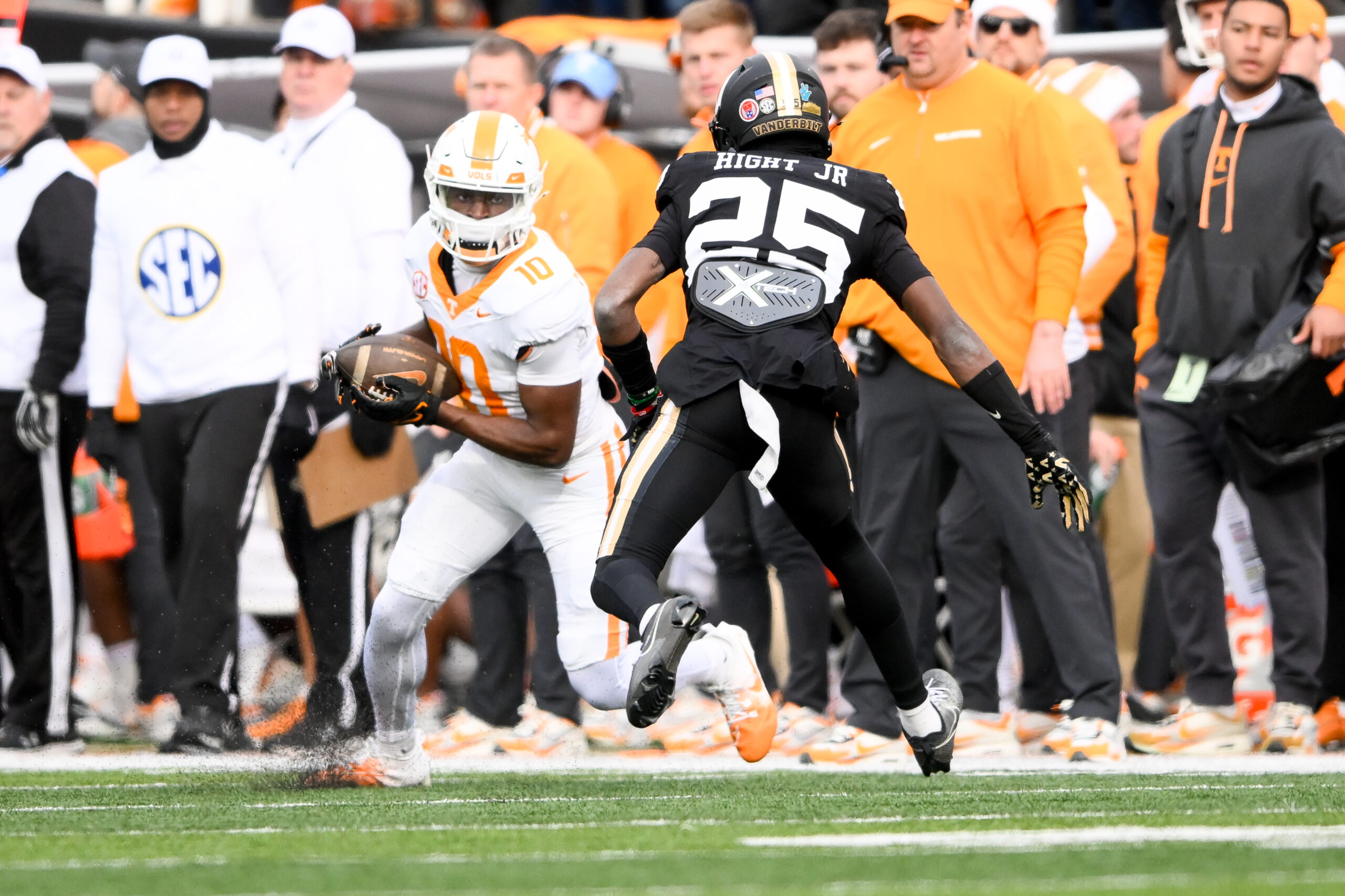 Mike Matthews, 5-star freshman WR, reportedly staying at Tennessee after entering transfer portal