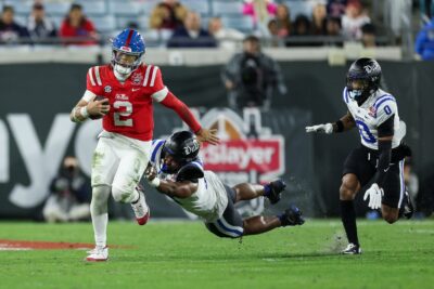 Jaxson Dart makes a play in a bowl game.